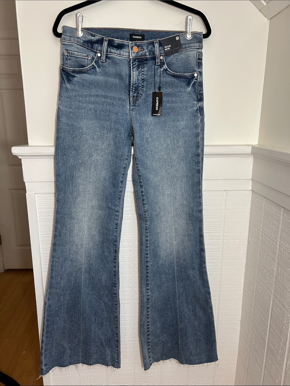 Express NWT women’s 70s flare mid rise denim jeans size 6
